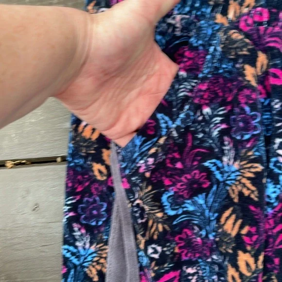 Anthropologie Daily Practice floral crop pants size 2X - Picture 3 of 5